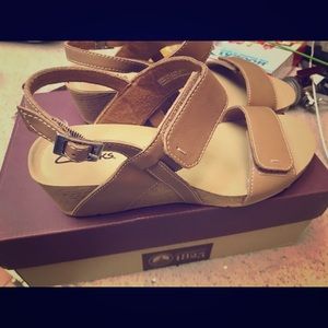 clarks alto disco wedge sandal